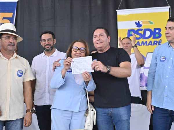 Além da prefeita, vereadores e pre-candidatos também vão assinar a ficha do partido. — Foto: Divulgação