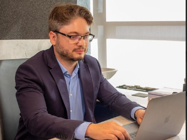 A Doença de Parkinson é uma enfermidade degenerativa do sistema nervoso central. — Foto: Divulgação