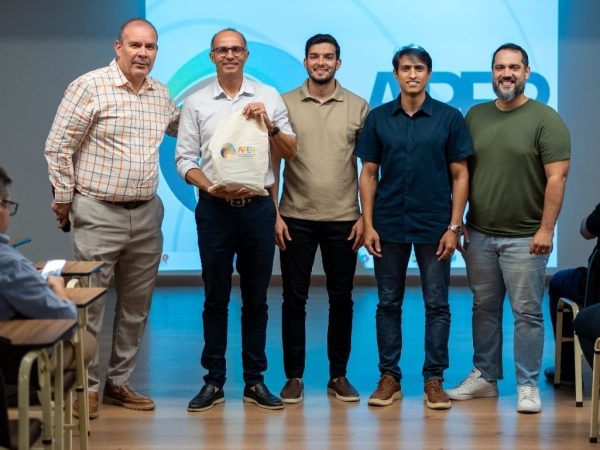 O encontro reuniu associados, profissionais do setor e o público interessado no segmento da energia solar. — Foto: Divulgação