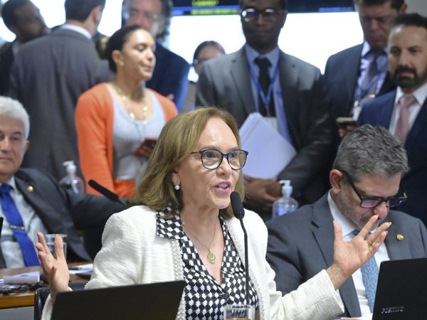 A diferença de valores entre os colegas revela choque de modelos de gestão política e financeira, que o marketing não mostra. — Foto: Geraldo Magela/Agência Senado