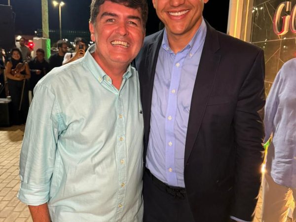 O deputado parabenizou o presidente Alexandre Veras pela iniciativa e destacou o legado que ele deixa para a cidade e para sua história de vida. — Foto: Divulgação