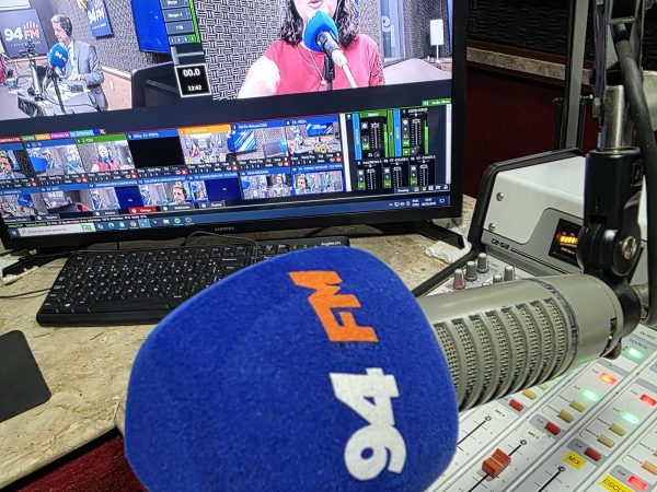 Com tecnologia 100% digital e presença multiplataforma (Rádio TV), a 94 FM transforma sua trajetória em uma experiência audiovisual imersiva. — Foto: Divulgação