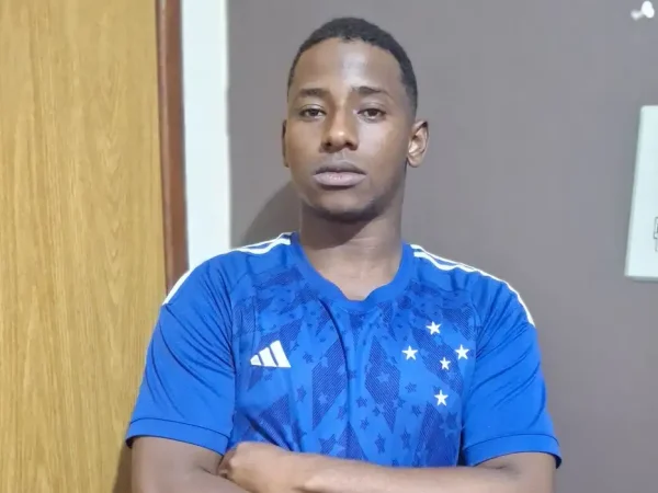 27.02.2026 - O ex-soldado do Exécito Yuri Souza, de 19 anos, viveu seu maior ato de bravura na última semana de serviço. Na terça-feira (24), poucos dias antes de ser desligado, que ele enfrentou uma rua alagada, com água na cintura, para salvar uma bebezinha de cinco meses durante uma enchente em Juiz de Fora (MG). Foto: Yuri Souza/Arquivo Pessoal