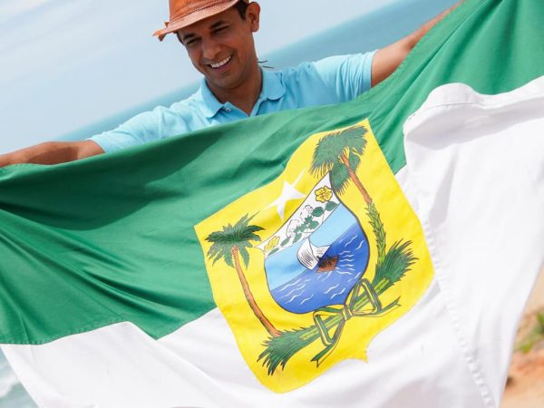 O pré-candidato destacou que o litoral da Costa Branca possui um dos cenários mais bonitos do Estado. — Foto: Divulgação
