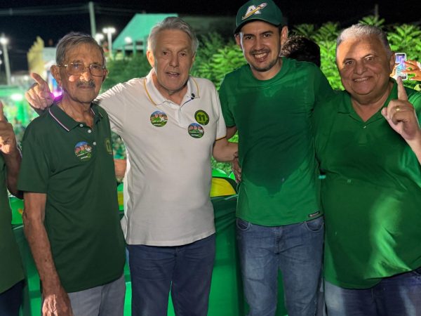 A mobilização reuniu grande multidão e marcou o encerramento da campanha de Amariudo e Dr. Araújo. — Foto: Divulgação