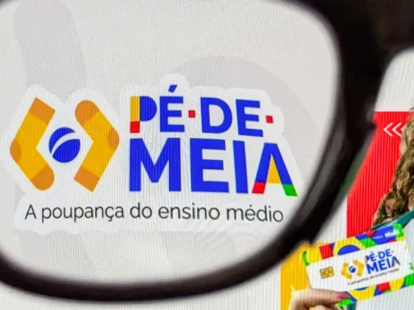 02/03/2026 - Brasília - O Pé-de-Meia é um programa de incentivo financeiro na modalidade de poupança, criado pelo Governo Federal brasileiro, destinado a estudantes de baixa renda matriculados no ensino médio público. O objetivo principal é reduzir as taxas de evasão escolar e incentivar a conclusão dos estudos. Foto: Rafa Neddermeyer/Agência Brasil