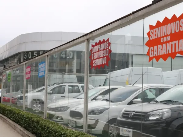 Concessionária de automóveis na Vila Prudente.