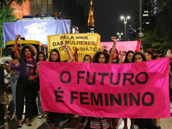 São Paulo (SP), 08/03/2023, Manifestação de 8 de Março, em defesa dos direitos das mulheres, na Avenida Paulista.