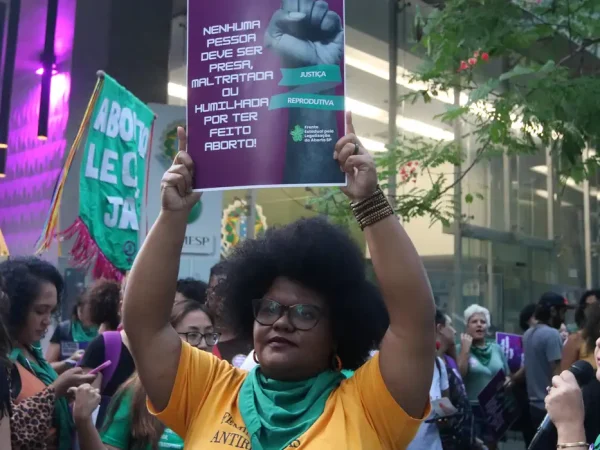 São Paulo (SP), 16/05/2024 - Ato em defesa dos serviços de aborto legal em frente ao Conselho Regional de Medicina do Estado de São Paulo - Cremesp. Foto: Rovena Rosa/Agência Brasil