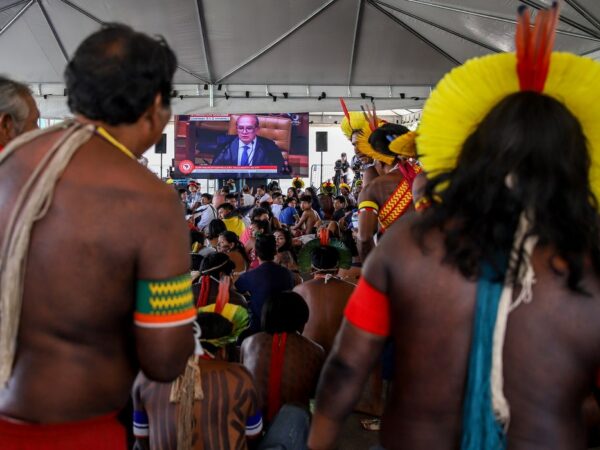 Brasília (DF), 21/09/2023,  Indígenas assistem a sessão do STF sobre a tese do marco temporal. Foto: Antônio Cruz/Agência Brasil