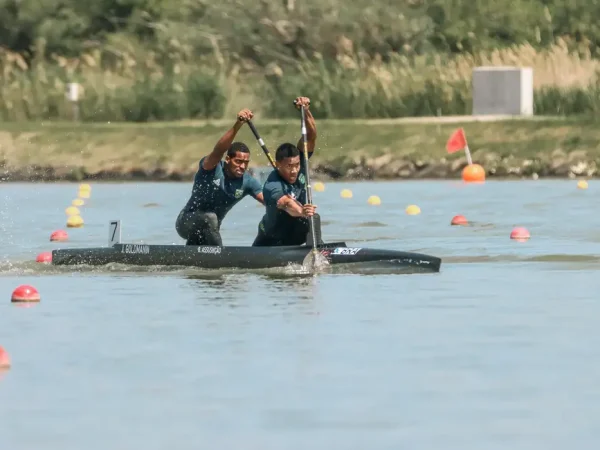 Hungria - 10/05/2026 - Dupla brasileira conquista bronze em etapa da Copa do Mundo de canoagem
Jacky Godmann e Gabriel Assunção vão ao pódio no C2 500m em Svezed, na Hungria. Foto: @braca_paddles