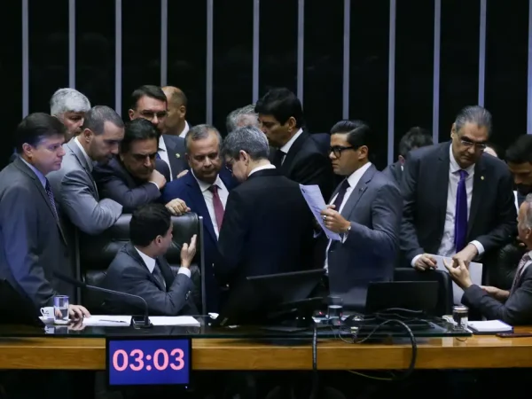 Brasília (DF) 18/12/2024  O Congresso Nacional realiza sessão semipresencial para votar o projeto da Lei de Diretrizes Orçamentárias (LDO) de 2025. (Senadores e Deputados da oposição e do governo negociam antes da votação da LDO). Foto Lula Marques/ Agência Brasil