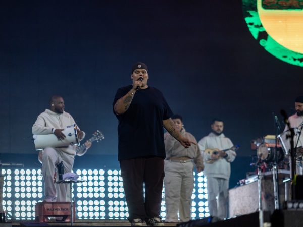 Menos é Mais embalou uma arena lotada na Festa do Peão de Americana 2026 na noite deste domingo (7) — Foto: Thomaz Marostegan