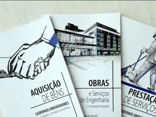 Livros sobre licitações em cima de uma mesa