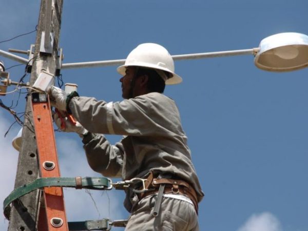 Energia - elétrica - manutenção postes luz iluminação (Maceió-AL)
