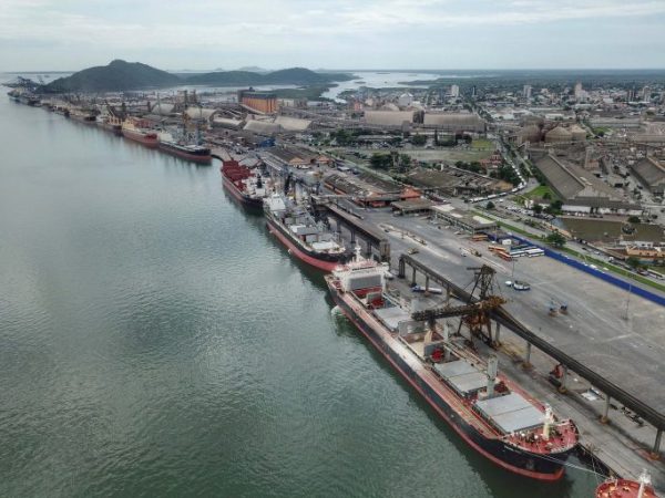 Transporte - barcos e portos - movimentação em portos - navio - exportação