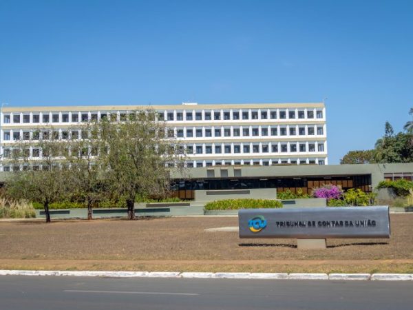 Brasília - monumentos e prédios públicos - Tribunal de contas da União - Fachada do TCU
