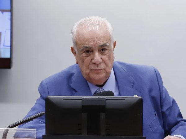 Deputado Antonio Carlos Rodrigues (PL-SP) em comissão da Câmara dos Deputados