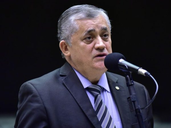 Deputado José Guimarães (PT-CE) fala no Plenário da Câmara dos Deputados