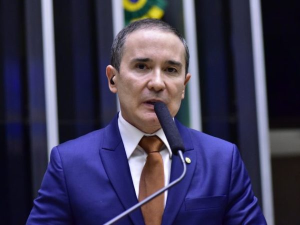 Deputado Duda Ramos (Podemos-RR) fala no Plenário da Câmara dos Deputados