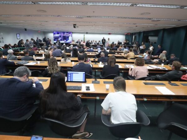 Reunião com comparecimento de ministro