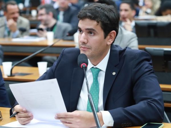 Rafael Prudente participa de reunião de comissão na Câmara