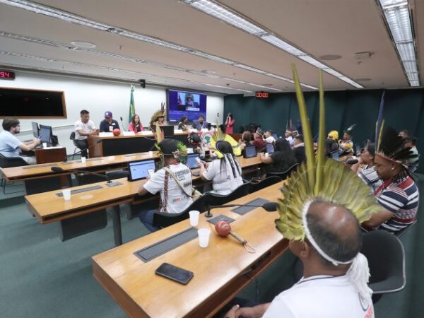 Imagem de uma reunião da Comissão da Amazônia realizada em 2023