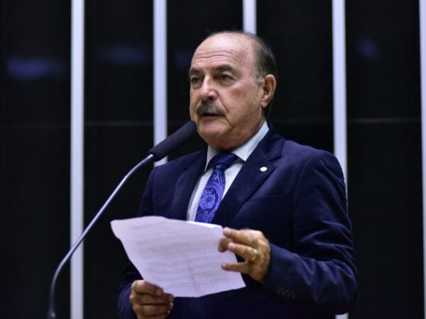Deputado Dr. Zacharias Calil (União-GO) fala no Plenário da Câmara dos Deputados