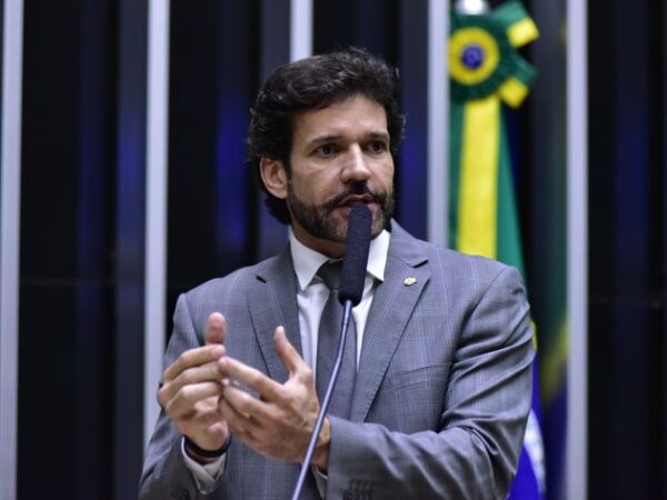 Marcelo Álvaro Antônio discursa na tribuna do Plenário