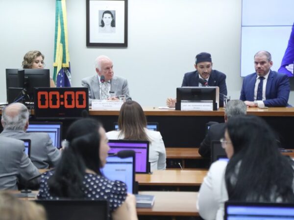 Discussão e votação de propostas legislativas. Dep. Gilberto Nascimento (PSD - SP) e Dep. Dr. Fernando Máximo (UNIÃO - RO)