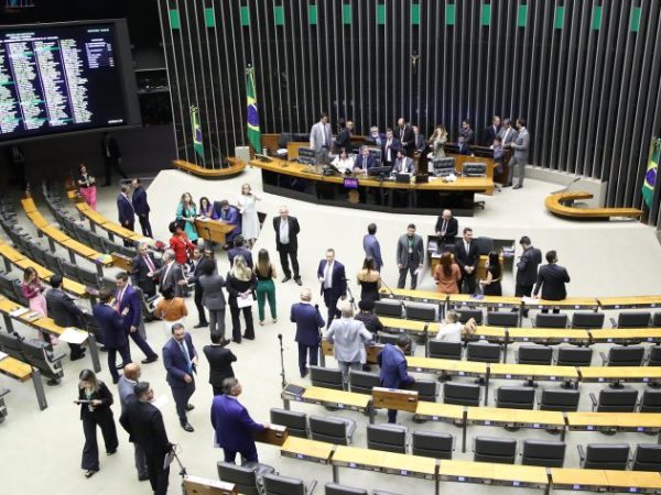 Discussão e votação de propostas.
