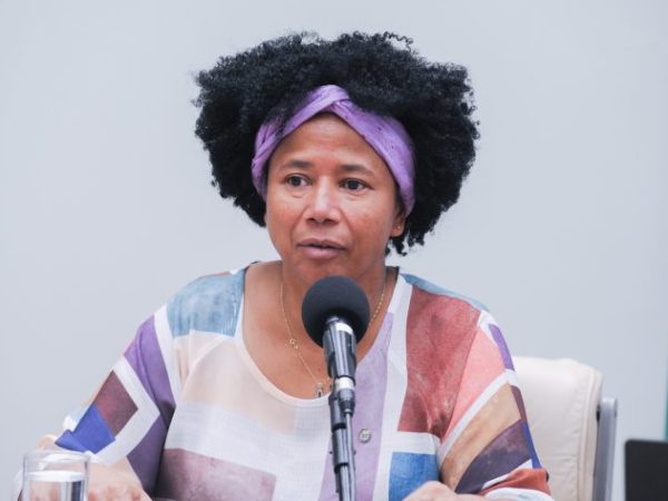 Audiência Pública - Regulamentação da Política Nacional de Prevenção e Controle do Câncer no SUS. Dep. Silvia Cristina (PL-RO)