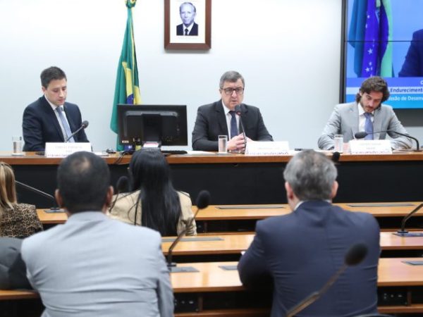 Audiência Pública - Endurecimento das regras contra os devedores contumazes. Advogado e Consultor Tributário - Federação das Indústrias do Estado do Paraná - FIEP, Carlos Alexandre Tortato; Dep. Danilo Forte (UNIÃO - CE); Associação Nacional dos Procuradores dos Estados e do Distrito Federal, Vicente Braga