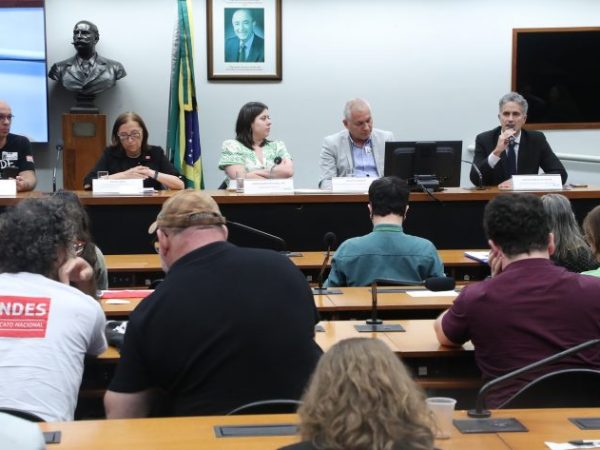 Audiência Pública - Novo Arcabouço Fiscal pisos constitucionais de saúde e educação.