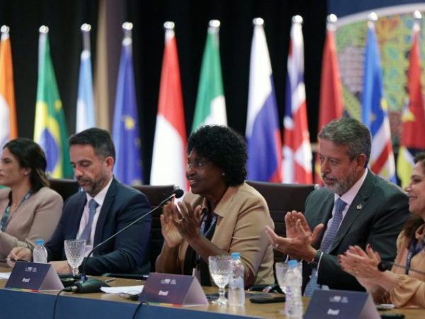 Encerramento. Dep. Yandra Moura (UNIÃO - SE), Governador de Alagoa, Paulo Dantas, Dep. Benedita da Silva (PT - RJ) , Presidente da Câmara dos Deputados, Arthur Lira, e Dep. Soraya Santos (PL - RJ)