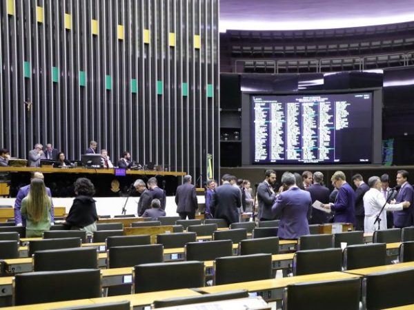 Discussão e votação de propostas legislativas.