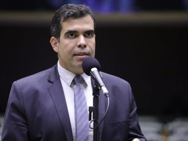 Deputado Ricardo Ayres (Republicanos-TO) fala no Plenário da Câmara dos Deputados