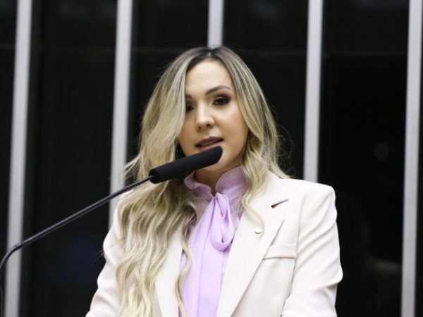 Homenagem ao Dia Internacional da Mulher e da Conquista do Voto Feminino. Dep. Andreia Siqueira (MDB-PA)