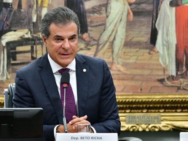 Instalação da comissão e eleição de presidente e vice-presidentes. Dep. Beto Richa (PSDB - PR)