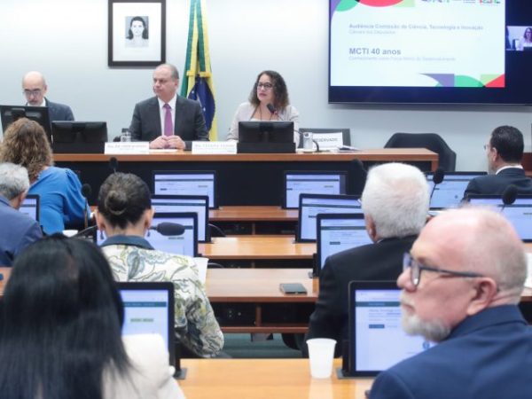 Apresentação do Planejamento das Ações do Ministério e das Propostas de Políticas Públicas de 2025. Dep. Ricardo Barros (PP - PR) e Ministra de Estado - Ministério da Ciência, Tecnologia e Inovação (MCTI), Luciana Santos