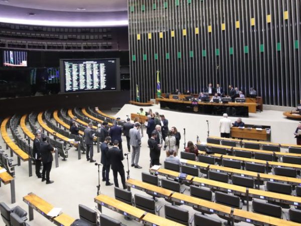 Discussão e votação de propostas legislativas.