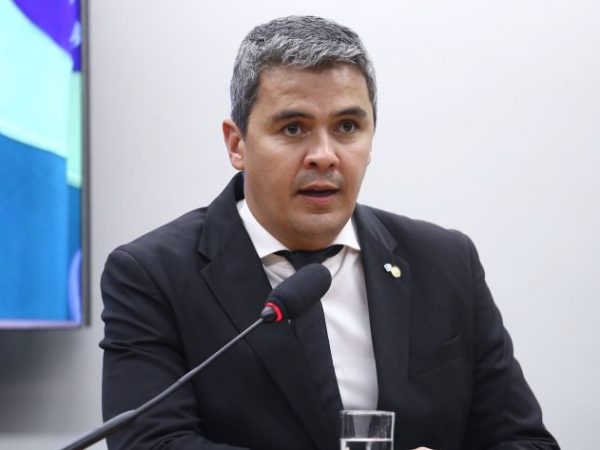 Deputado Diego Garcia (Republicanos-PR) fala em comissão da Câmara dos Deputados