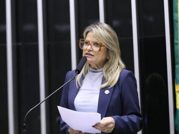 Homenagem ao Dia Mundial sem Tabaco. Dep. Flávia Morais (PDT - GO)