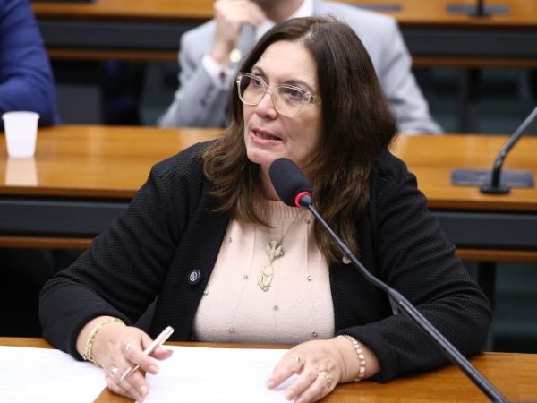 Audiência Pública - Criação de Marco Legal da Criação de Pássaros no Brasil. Dep. Bia Kicis (PL - DF)