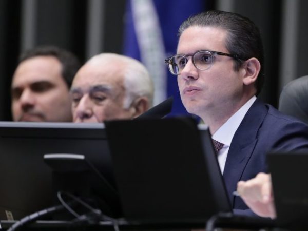 Motta preside sessão do plenário