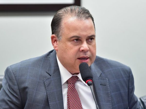Deputado Julio Cesar Ribeiro (Republicanos-DF) fala em comissão da Câmara dos Deputados