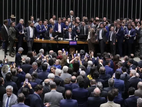 06/8/2025 - Hugo Motta preside sessão plenária após obstrução do plenário da Câmara dos Deputados por parlamentares de oposição