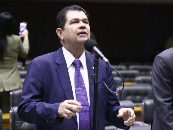 Discussão e votação de propostas. Dep. Mauro Benevides Filho (PDT-CE)