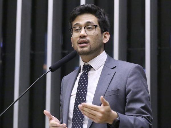 Deputado Kim Kataguiri (União-SP) fala no Plenário da Câmara dos Deputados