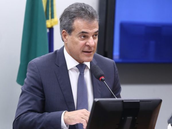Seminário Interativo - O ajuste dos limites de faturamento do MEI e do Simples Nacional - A atualização econômica e o aperfeiçoamento normativo do regime tributário diferenciado. Dep. Beto Richa (PSDB - PR)